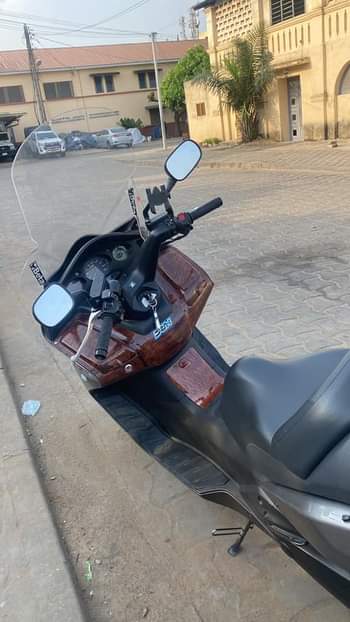 A picture of Honda silver wings 400cc
