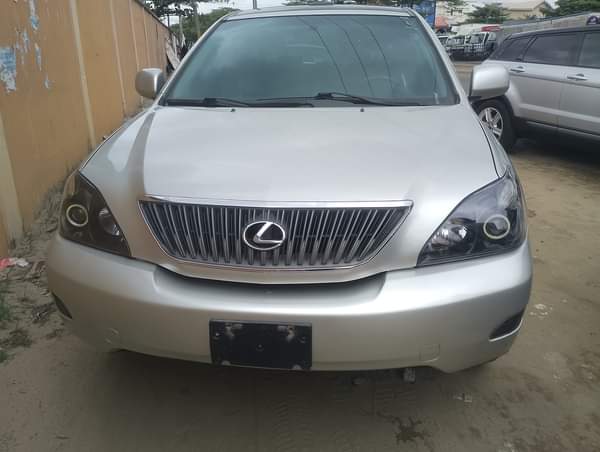 A picture of 2004 RX330 tokumbo Price 13m Location Amuwo odofin Lagos 09030746449