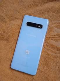 A picture of Samsung s10