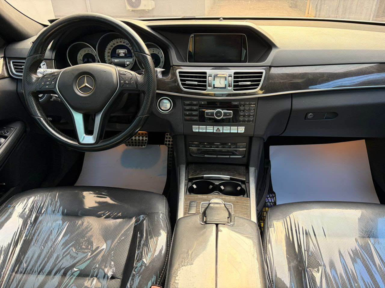 A picture of Mercedes Benz E350 Full option
