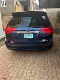 A picture of Toyota sienna 2005