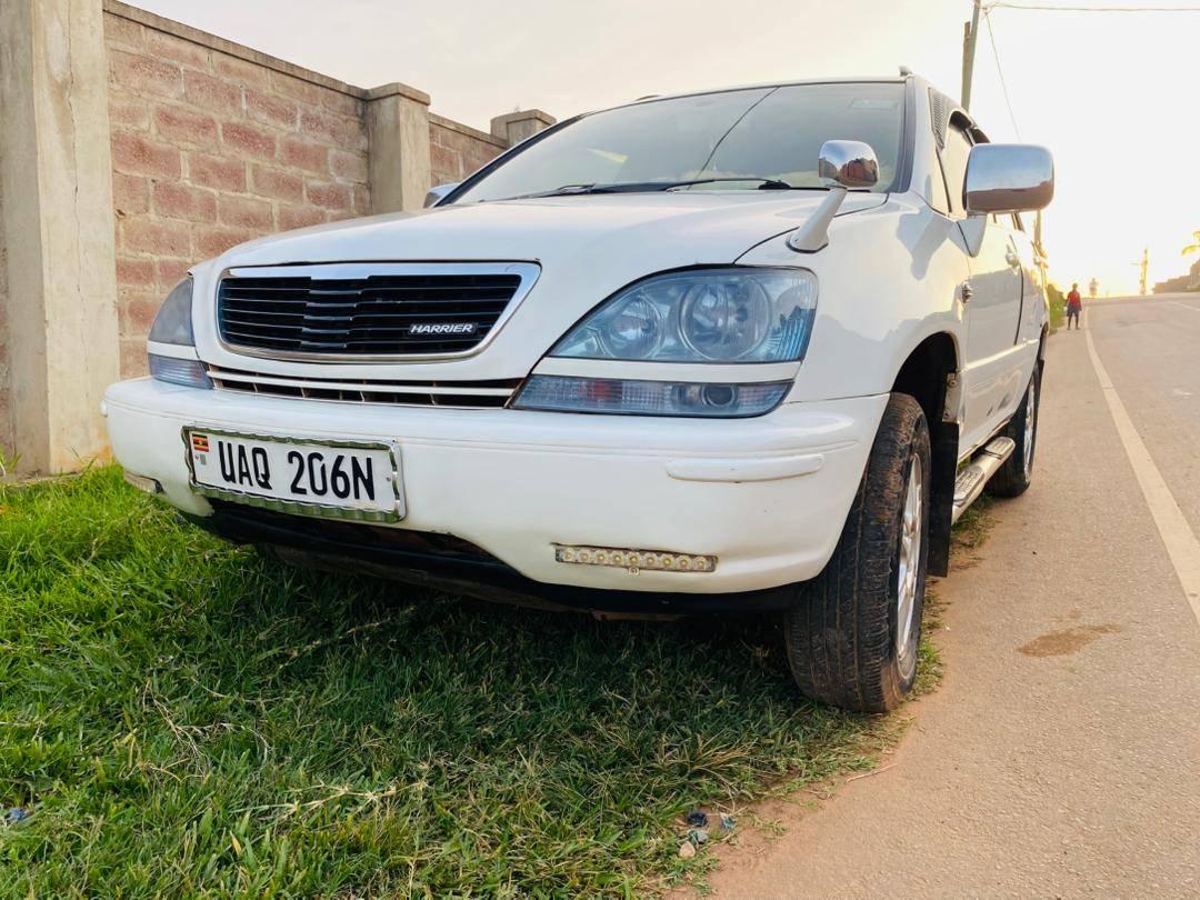 A picture of Toyota Harrier