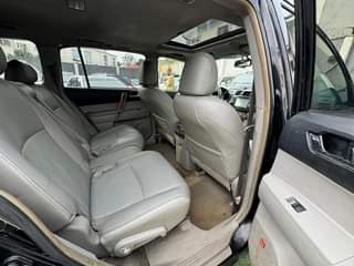 A picture of Extremely clean and sharp registered Toyota Highlander limited 2010