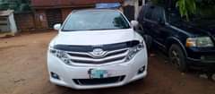 A picture of Neatly Used 2010 Toyota VENZA Fullest option with double sunroof
