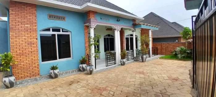 self compound houses
