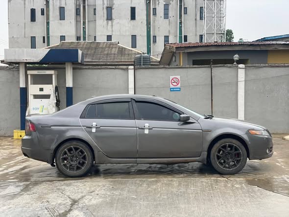 A picture of Acura TL 2006