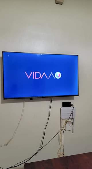 A picture of Hisense 40 inches smart frameless tv with also inbuilt free