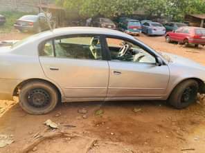 A picture of Sweet sales owner needs money urgently for this Nissan altima