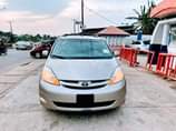 A picture of Toyota Sienna 2009