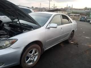 A picture of Toyota Camry 04 Dealers deal 09166853387