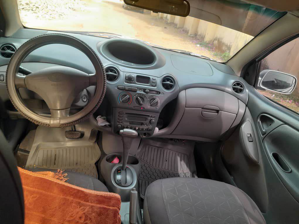 A picture of Yaris 2004 Normal Hand