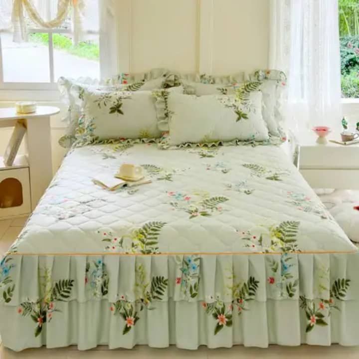 A picture of Bed cover