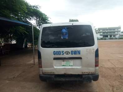A picture of Toyota Haice Hummer 2 bus for sale body needs work
