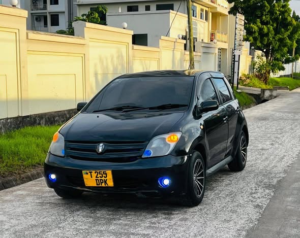 A picture of TOYOTA IST
