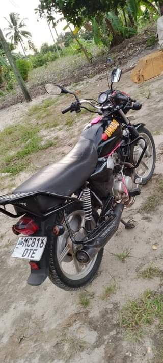 A picture of Tvs Hlx cc 125