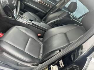 A picture of Mercedes Benz GLK350 2011 Model