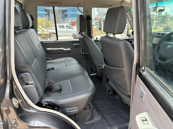 A picture of TOYOTA LAND CRUISER EAD