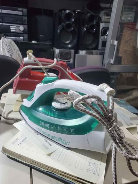 A picture of AG Steam Iron Non Stick Soleplate 2400W zimebaki hii pasi