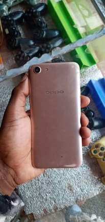 A picture of Oppo A83