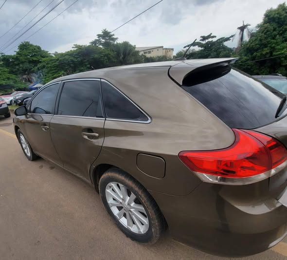 A picture of Distress 010 Toyota Venza With TOP NOISE AC Need gas