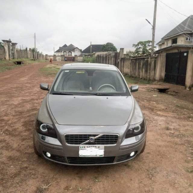 A picture of 2005 Volvo S40 2.4i