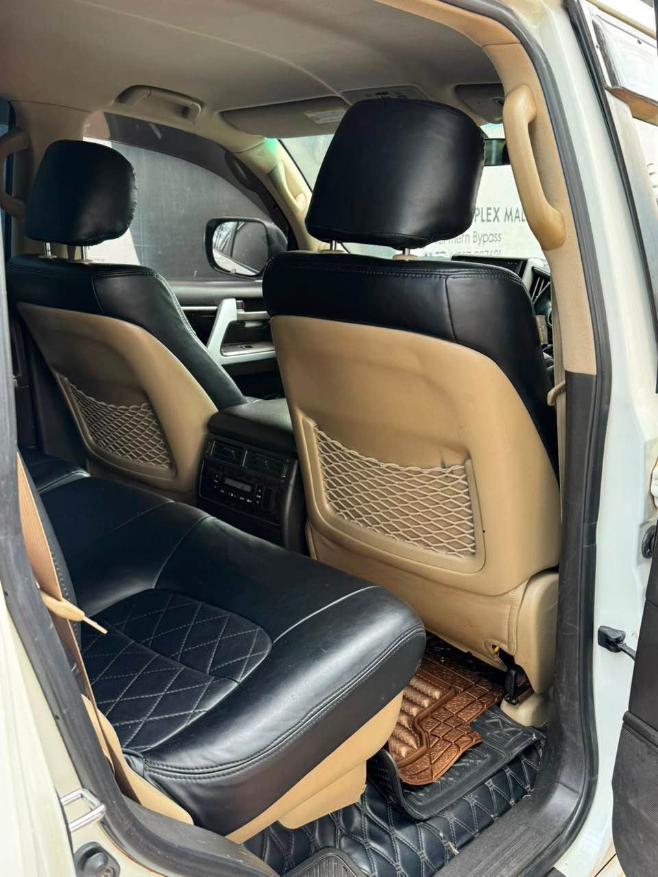 A picture of Toyota landcruiser V8 petrol 2019 model 0757913971