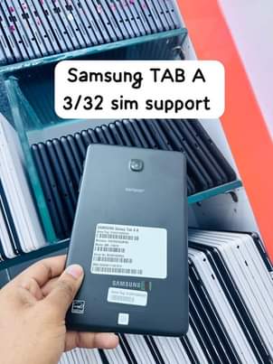 A picture of Selling all different types of phones in box me for