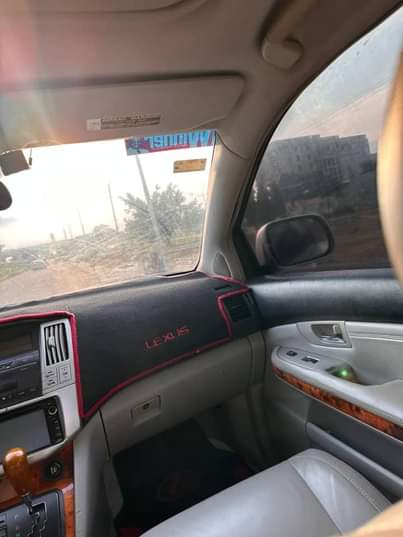 A picture of SLIGHTLY USED RX330 LEXUS 2006 MODEL