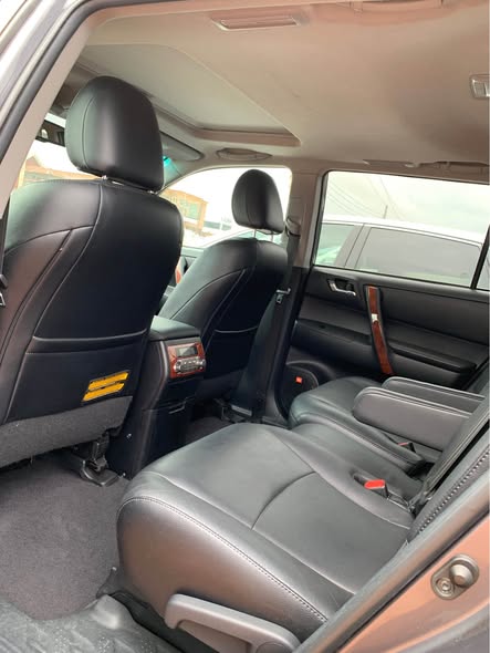 A picture of Foreign used 2012 Toyota Highlander limited full option