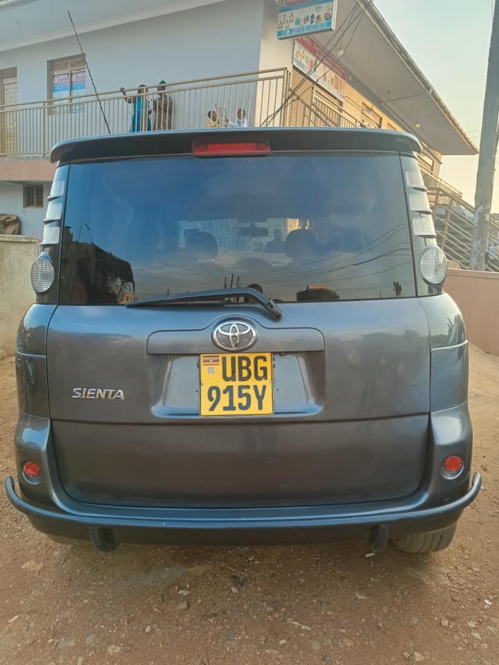 A picture of Toyota SIENTA UBG