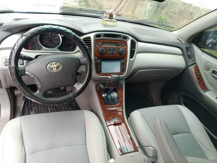 A picture of 2006 Toyota Highlander 3 seater