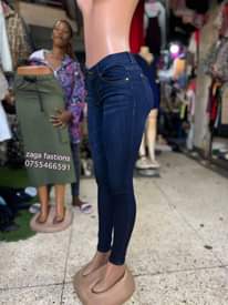 A picture of Skinny jeans 