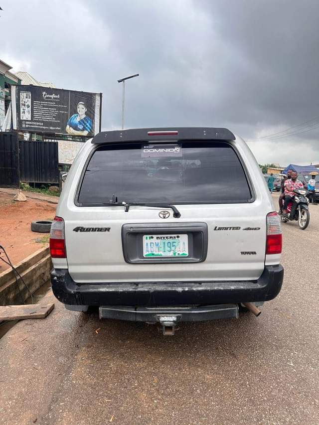 A picture of Sharp 2001 Toyota 4Runner Limited edition full option Direct to