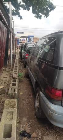 A picture of Owner needs money urgently today please note this previa is