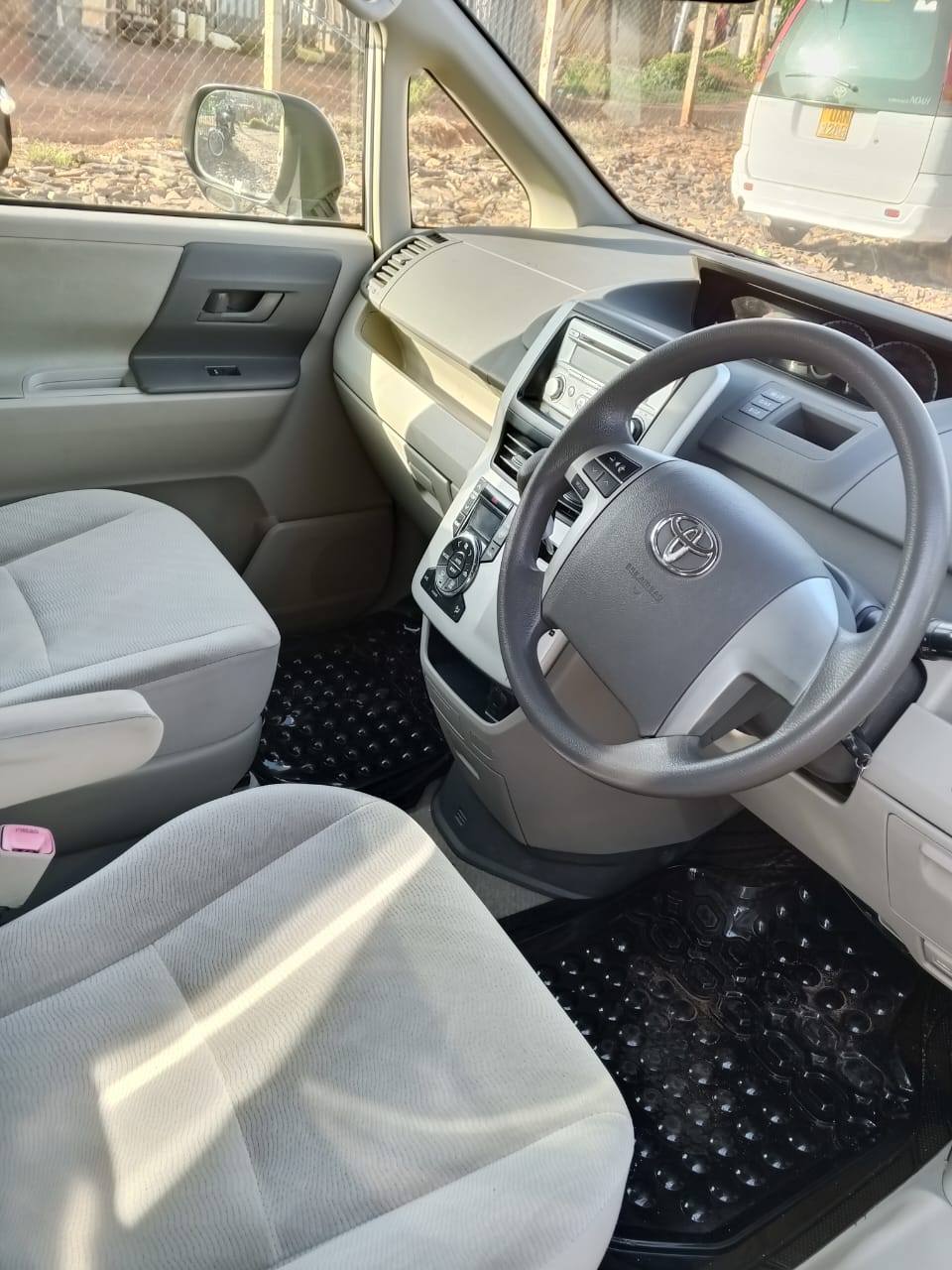 A picture of Toyota Noah