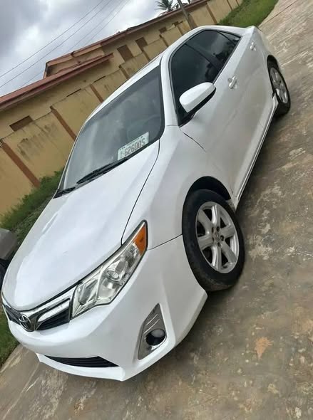 A picture of Toyota camry 2013 xle tokunbo