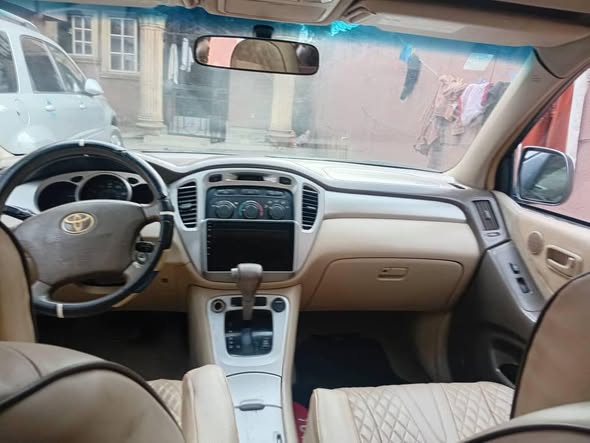 A picture of TOYOTA HIGHLANDER 2006 V6
