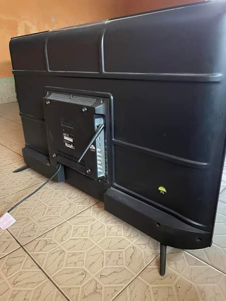 A picture of 50inches going for 160 000 Everything about it intact Working