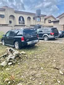 A picture of Toyota sequoia Nissan armada nd liberty jeep