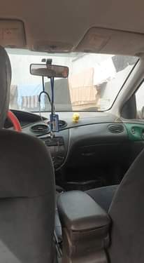A picture of Ford focus salon red