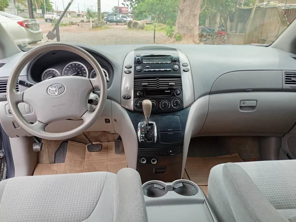 A picture of Toyota Sienna 2008