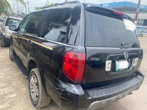 A picture of KB AUTOs Honda Pilot YEAR 2004 model Three seaters My