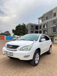 A picture of Toyota harrier 2007 model 2 4cc engine Buy and drive