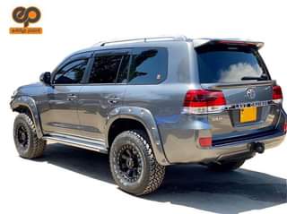A picture of Contact 0625664446 Price 140M Maongezi yapo LAND CRUISER V8 200