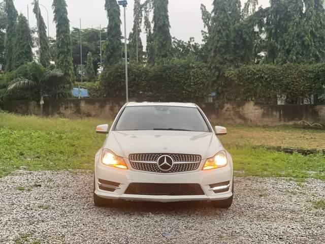 A picture of FOR SALE Super clean Mercedes Benz C350 2014 model with