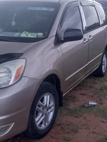 A picture of Toyota Sienna 2005