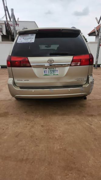 A picture of 2005 Toyota Sienna