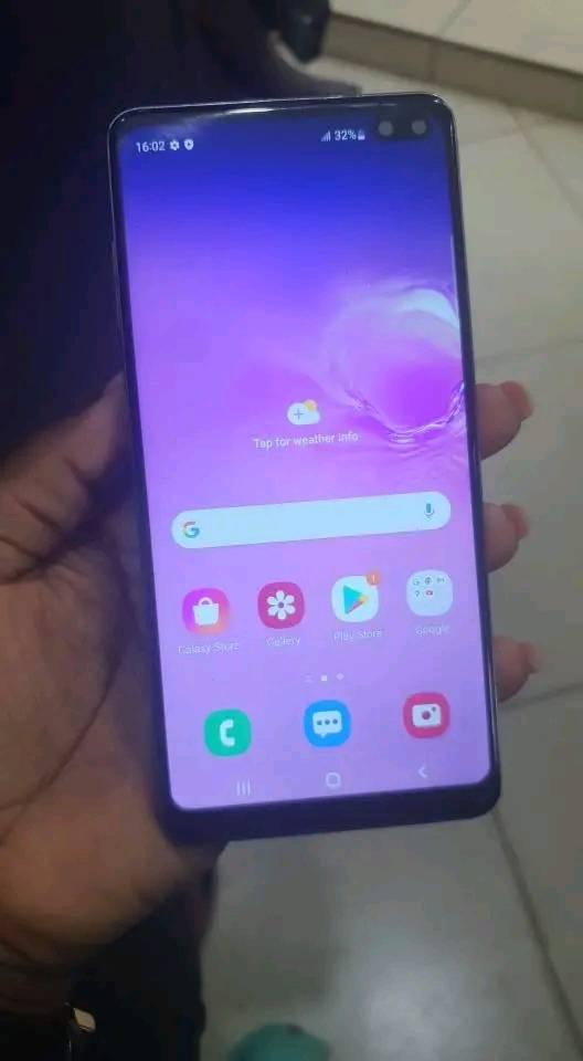 A picture of Samsung s10 