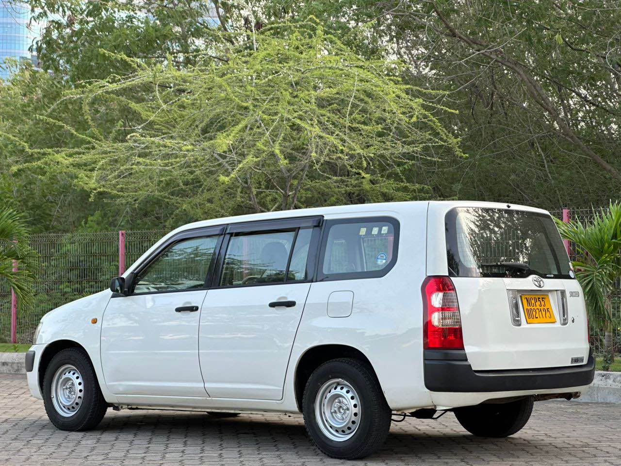 A picture of TOYOTA SUCCEED