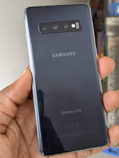 A picture of Samsung s10